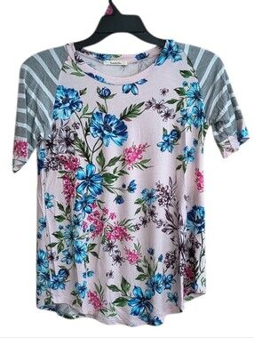 Twenty-Ten Pink Floral Short Sleeve Tee/Blouse Size M/S?